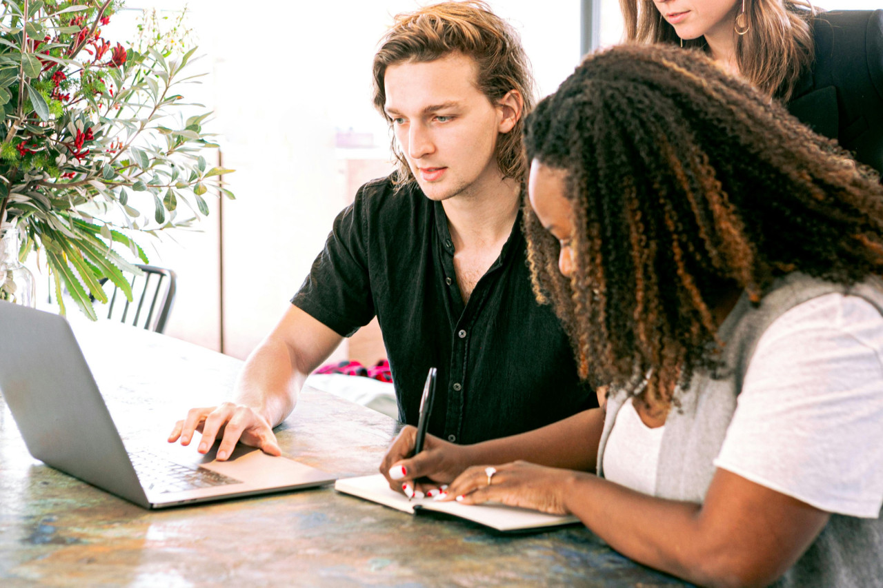 dekoratives Bild zur Seite Fort- und Weiterbildungsangebote | Copyright: Pexels Canva Studio
